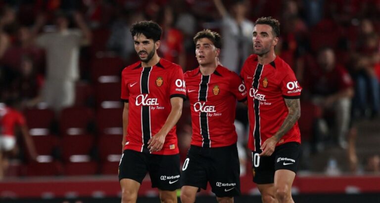 Jugadores del RCD Mallorca celebrando un gol en el estadio