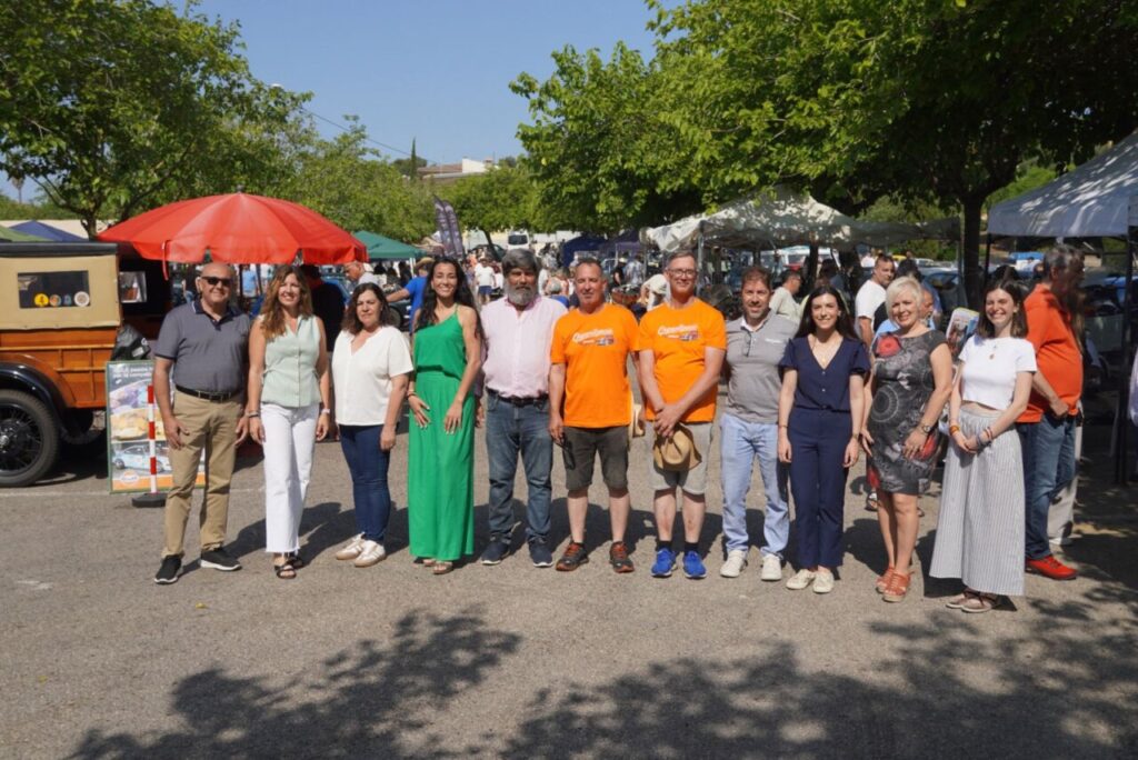 Grupo de personas en el evento Motor Retro en Marratxí
