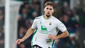 Pablo Ram&oacute;n jugando con el Racing de Santander en un partido de f&uacute;tbol