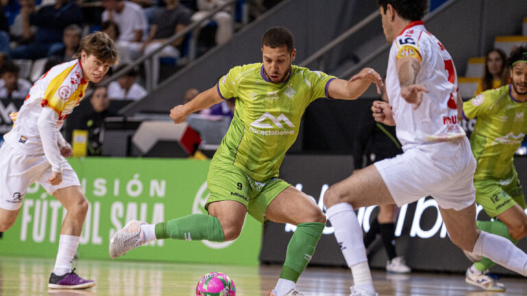Jugadores de Palma Futsal en un partido de playoff en 2026