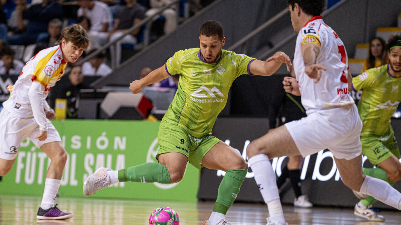 Jugadores de Palma Futsal en un partido de playoff en 2026