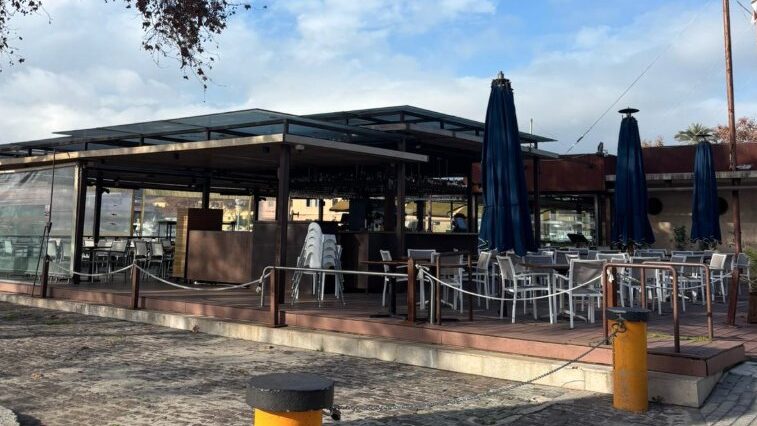 Vista exterior del restaurante El Pesquero en el puerto de Palma