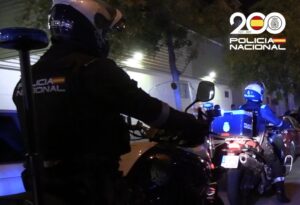 Patrulla de la Polic&iacute;a Nacional en una operaci&oacute;n nocturna