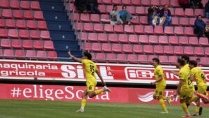 Celebraci&oacute;n de un gol del Poblense en el estadio Los Pajaritos