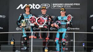 Pilotos en el podio del Moto2 GP de Italia 2026