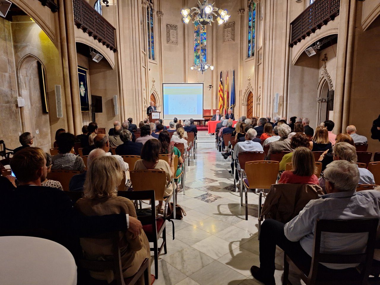 Asistentes en la presentaci&oacute;n de la Academia de Gastronom&iacute;a en Mallorca.