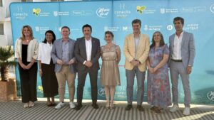 Grupo de profesionales en la presentaci&oacute;n del evento Conecta Magaluf 2026