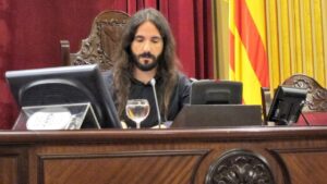 Balti Picornell en el Parlamento de Mallorca durante una sesi&oacute;n