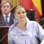 Marga Prohens hablando sobre diversidad y libertad en un evento
