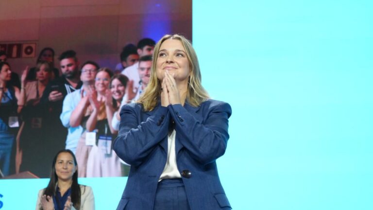 Marga Prohens agradeciendo tras ser reelegida presidenta del PP de Baleares