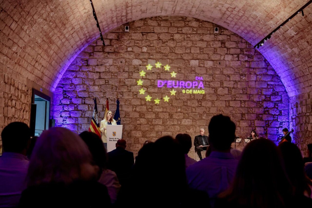 Marga Prohens hablando en un evento sobre control de fronteras en Baleares