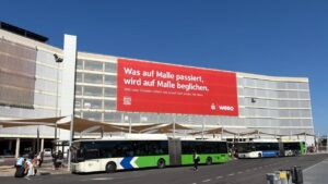 Protesta de hoteleros en Playa de Palma contra campa&ntilde;a publicitaria en aeropuerto