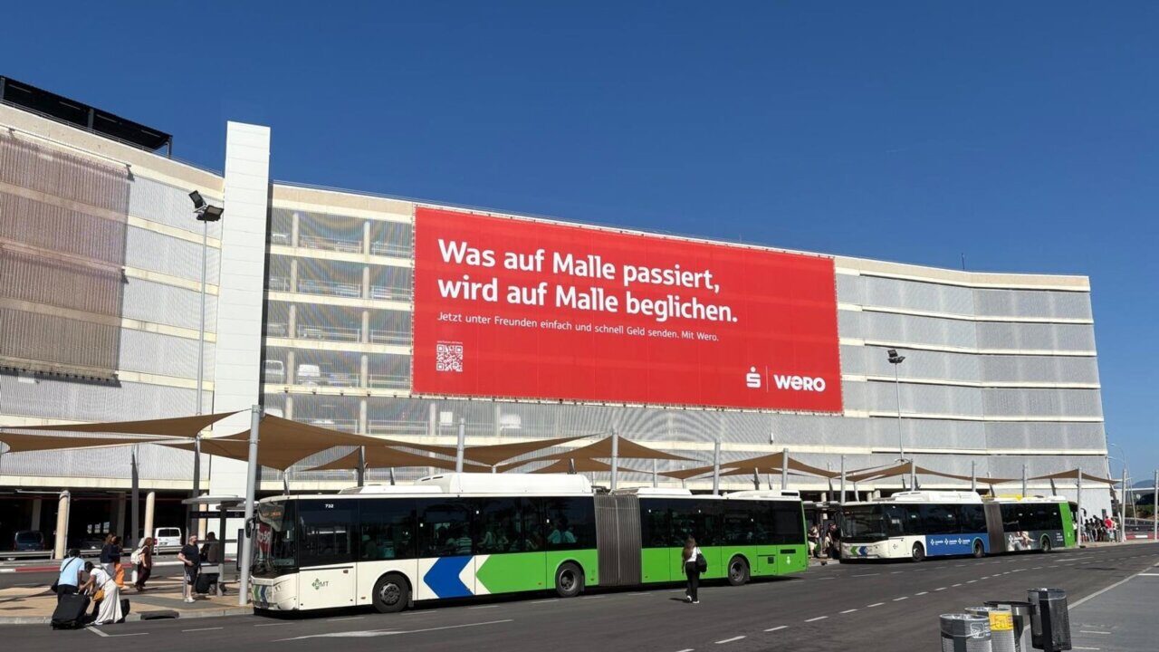 Protesta de hoteleros en Playa de Palma contra campa&ntilde;a publicitaria en aeropuerto