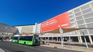 El director del aeropuerto de Palma confirma que la pol&eacute;mica lona ser&aacute; retirada "ma&ntilde;ana por la noche"