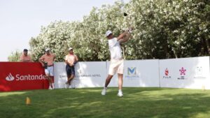 Rafa Nadal jugando golf en un evento ben&eacute;fico en Mallorca