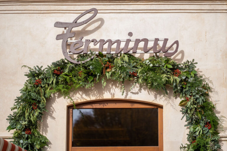 Fachada del edificio T&eacute;rminus decorada con vegetaci&oacute;n