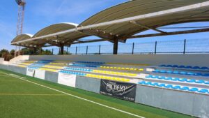 El Ayuntamiento de Santany&iacute; reforma las gradas del campo de f&uacute;tbol de Cala d'Or con una inversi&oacute;n de 215.000 euros