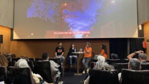 Presentaci&oacute;n del Sindicat de Llogateres en Cine Ciutat con miembros del colectivo
