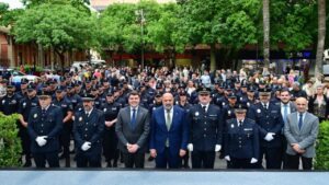 El alcalde de Palma con nuevos agentes de la Polic&iacute;a Local en ceremonia de toma de posesi&oacute;n