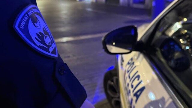 Se sube al coche mientras la gr&uacute;a lo enganchaba y huye borracho y drogado