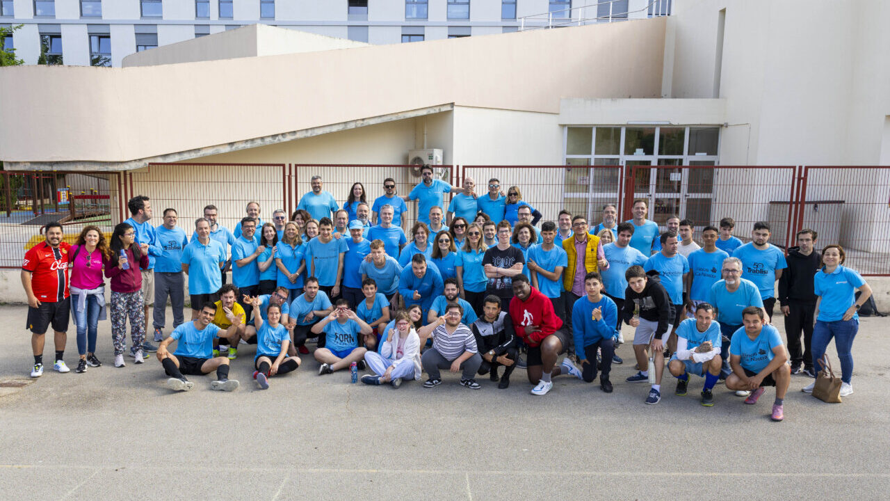 Grupo de voluntarios de CaixaBank en una actividad deportiva