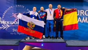 Walter Rivero en el podio con medallas en el Campeonato de Europa