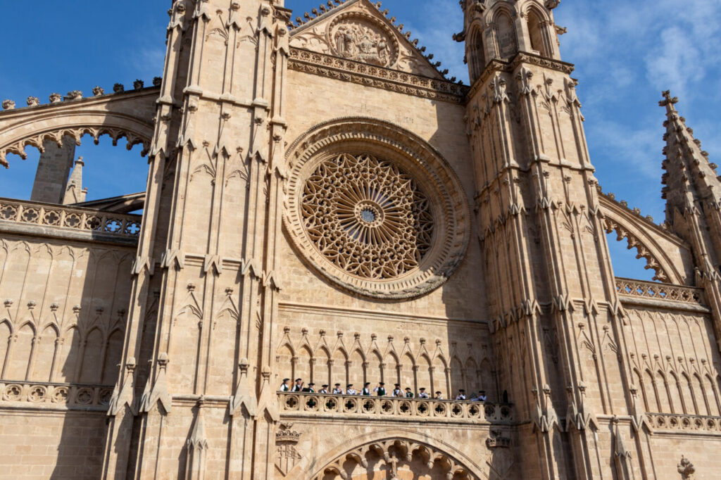 Actuación de los Ministrils en la Catedral de Mallorca durante el Corpus Christi