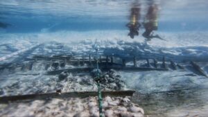 Investigadores trabajando en el pecio romano Ses Fontanelles bajo el agua