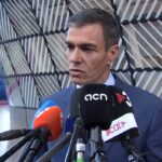 Pedro Sánchez hablando con los medios en Bruselas sobre el caso Plus Ultra
