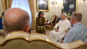 El Papa Le&oacute;n XIV se re&uacute;ne con v&iacute;ctimas de abusos en la Iglesia
