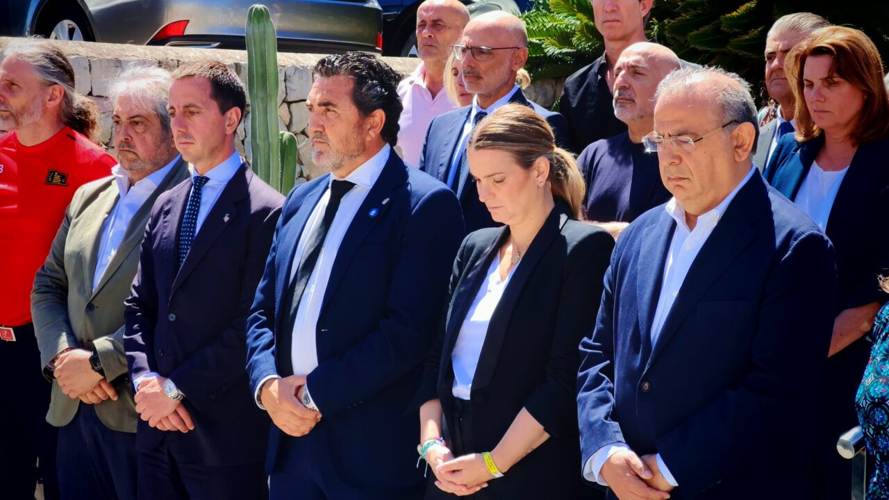 Minuto de silencio en Calvi&agrave; por las v&iacute;ctimas del incendio de Magaluf