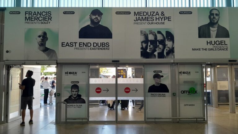 Carteles de eventos en el aeropuerto de Ibiza con artistas destacados.