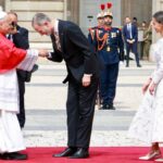 Felipe VI y Letizia saludan al Papa Le&oacute;n XIV en el Palacio Real