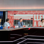 Panel de discusión en el programa Torn de Paraula con varios participantes