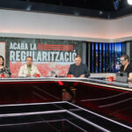 Panel de discusión sobre la regularización en un programa de televisión