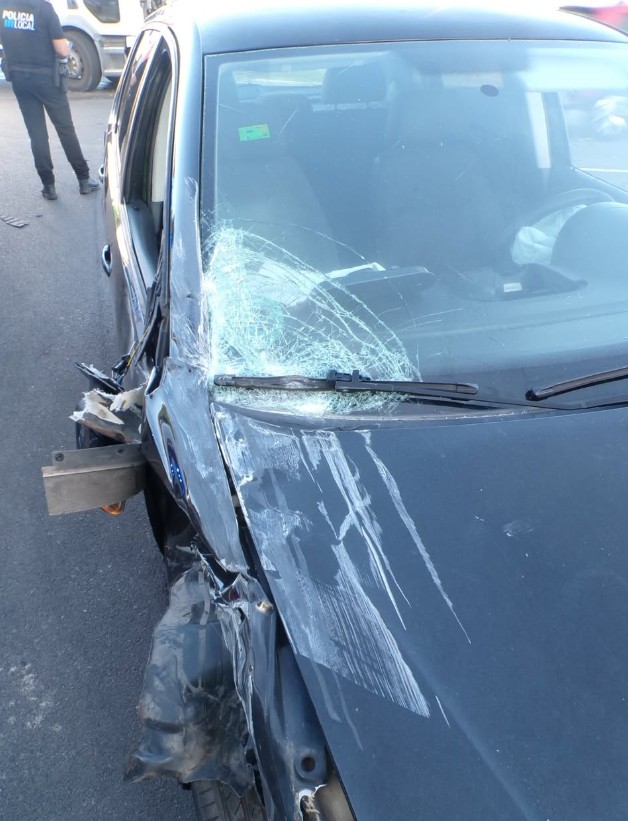 Coche dañado tras un accidente en Son Castelló