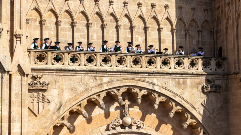 M&uacute;sicos del Joch de Ministrils en la Catedral de Mallorca durante el Corpus Christi