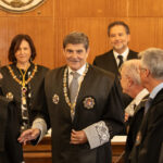 Adrián Salazar en ceremonia judicial con otros fiscales