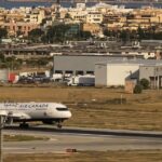 Avión de Air Canada aterrizando en el aeropuerto de Palma de Mallorca