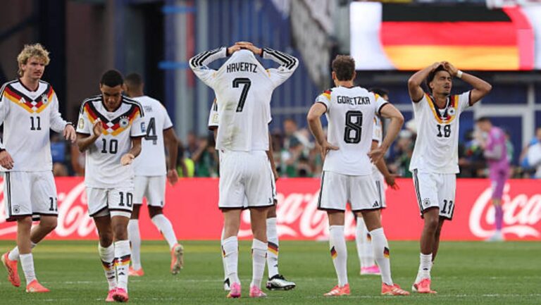 Jugadores de Alemania mostrando frustraci&oacute;n tras ser eliminados del Mundial 2026