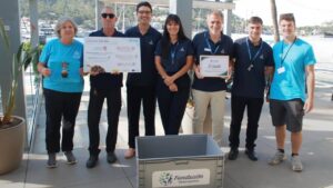 Grupo de personas en evento de conservación marina en Mallorca