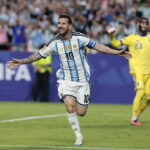 Messi fulmina a Argelia con un 'hat trick' hist&oacute;rico