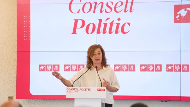 Armengol durante su intervención en el Consell Polític del PSIB-PSOE en Palma.