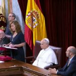 Francina Armengol dando un discurso en el Congreso durante la visita del papa León XIV.