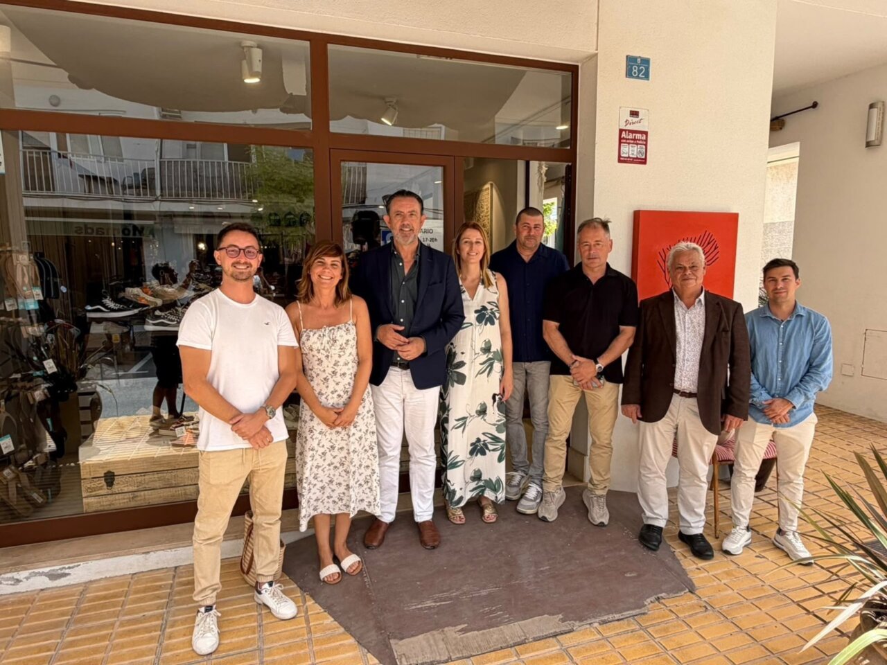 Grupo de personas en la inauguraci&oacute;n de la campa&ntilde;a de bonos de consumo en Mallorca