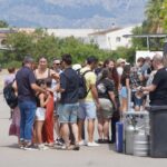 Multitud de personas en un festival gastronómico en Mallorca