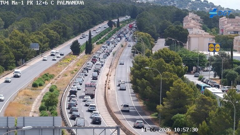 La avería de un coche provoca un monumental atasco en la autopista de Andrtatx