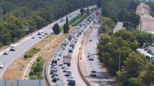 La aver&iacute;a de un coche provoca un monumental atasco en la autopista de Andrtatx