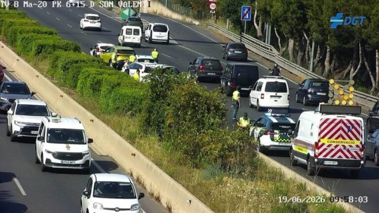Atasco monumental en la Vía de Cintura por un accidente múltiple