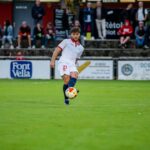 Futbolista &Aacute;lvaro Mart&iacute;n en acci&oacute;n durante un partido de f&uacute;tbol
